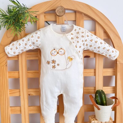 Macacão Trape Zape- Gatinha com Óculos - Off White com Flores Beges